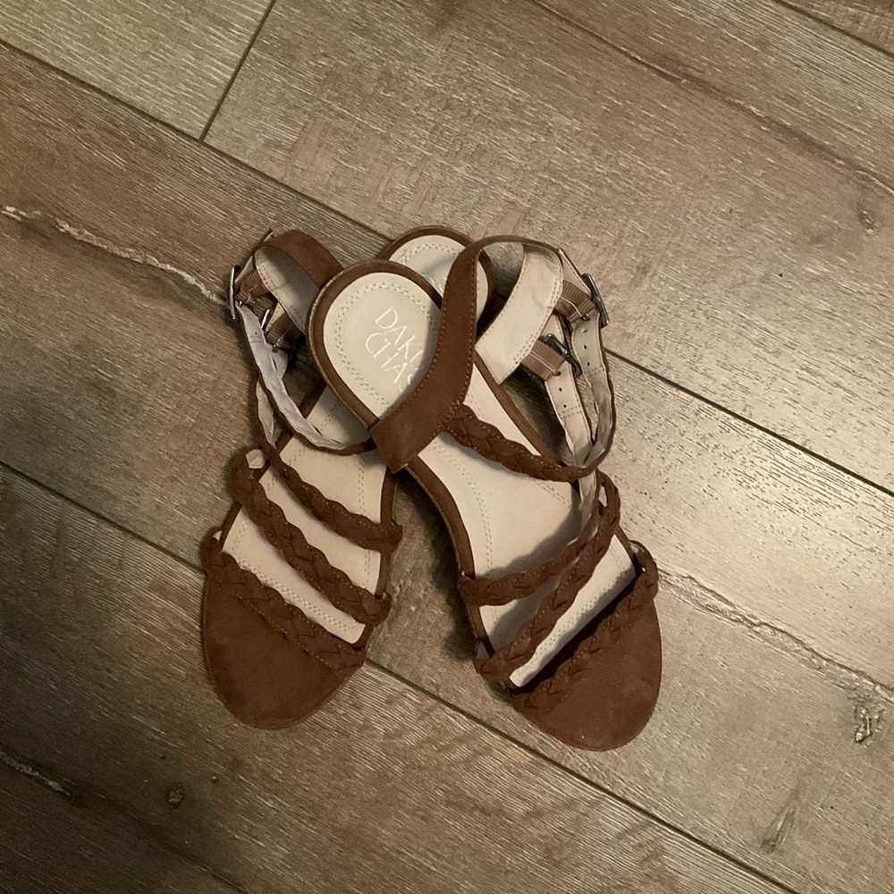 Dakota Chase Brown Suede Flat Sandals. Size 8 1/2.
